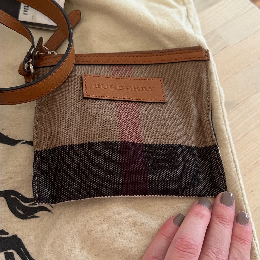 Burberry Ashby Medium Tan and Brown Bucket Bag - Picture 5 of 9